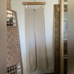 Tailored pants with split hem in ecru.